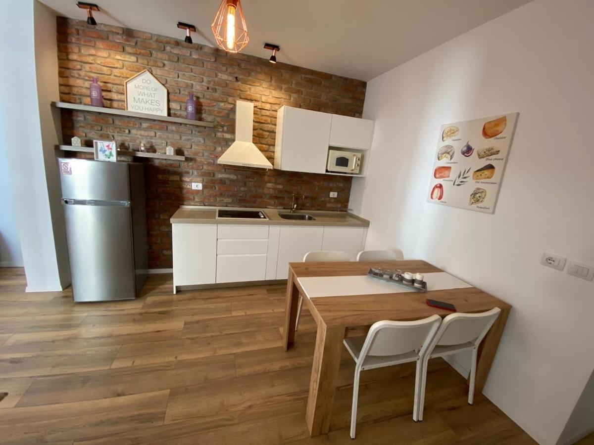 Rock Apartments Sarandë エクステリア 写真
