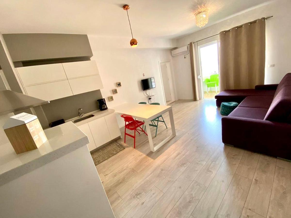 Rock Apartments Sarandë エクステリア 写真