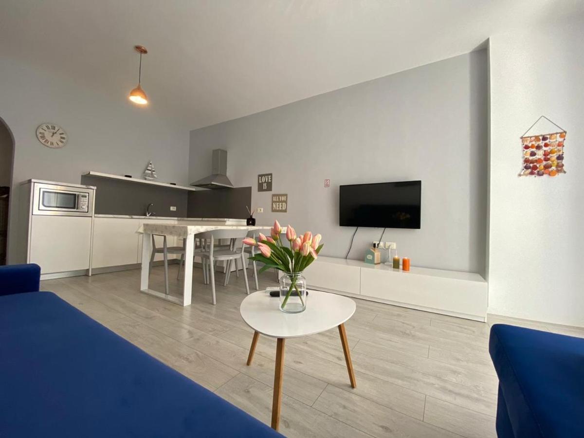 Rock Apartments Sarandë エクステリア 写真
