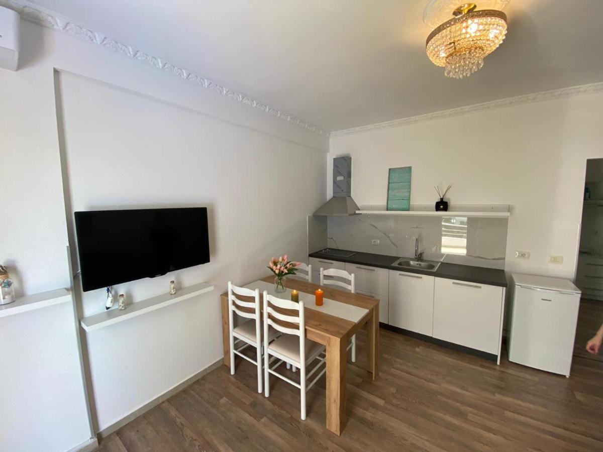 Rock Apartments Sarandë エクステリア 写真