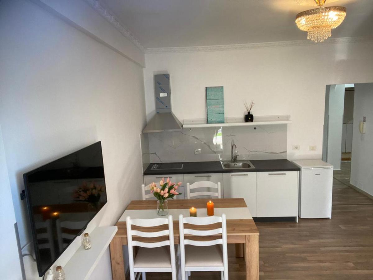 Rock Apartments Sarandë エクステリア 写真