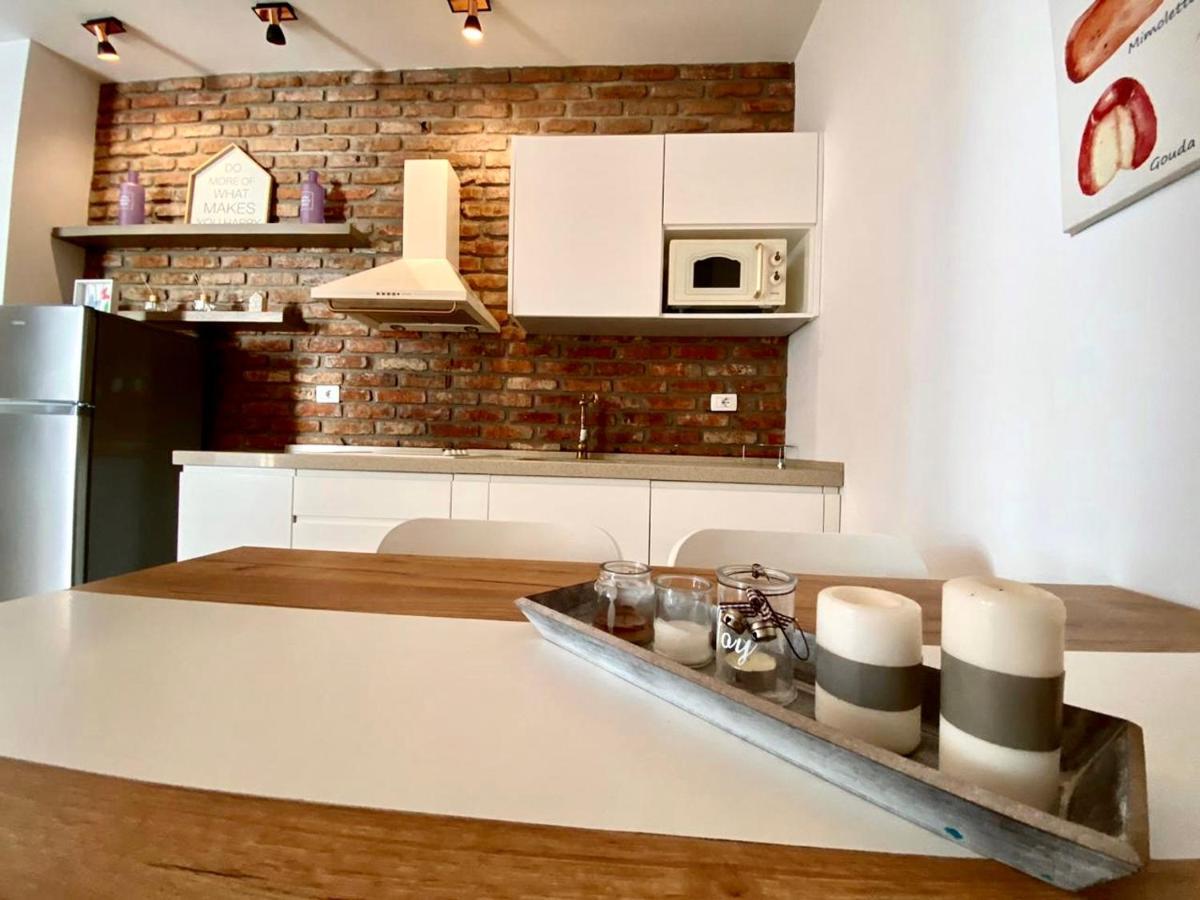 Rock Apartments Sarandë エクステリア 写真