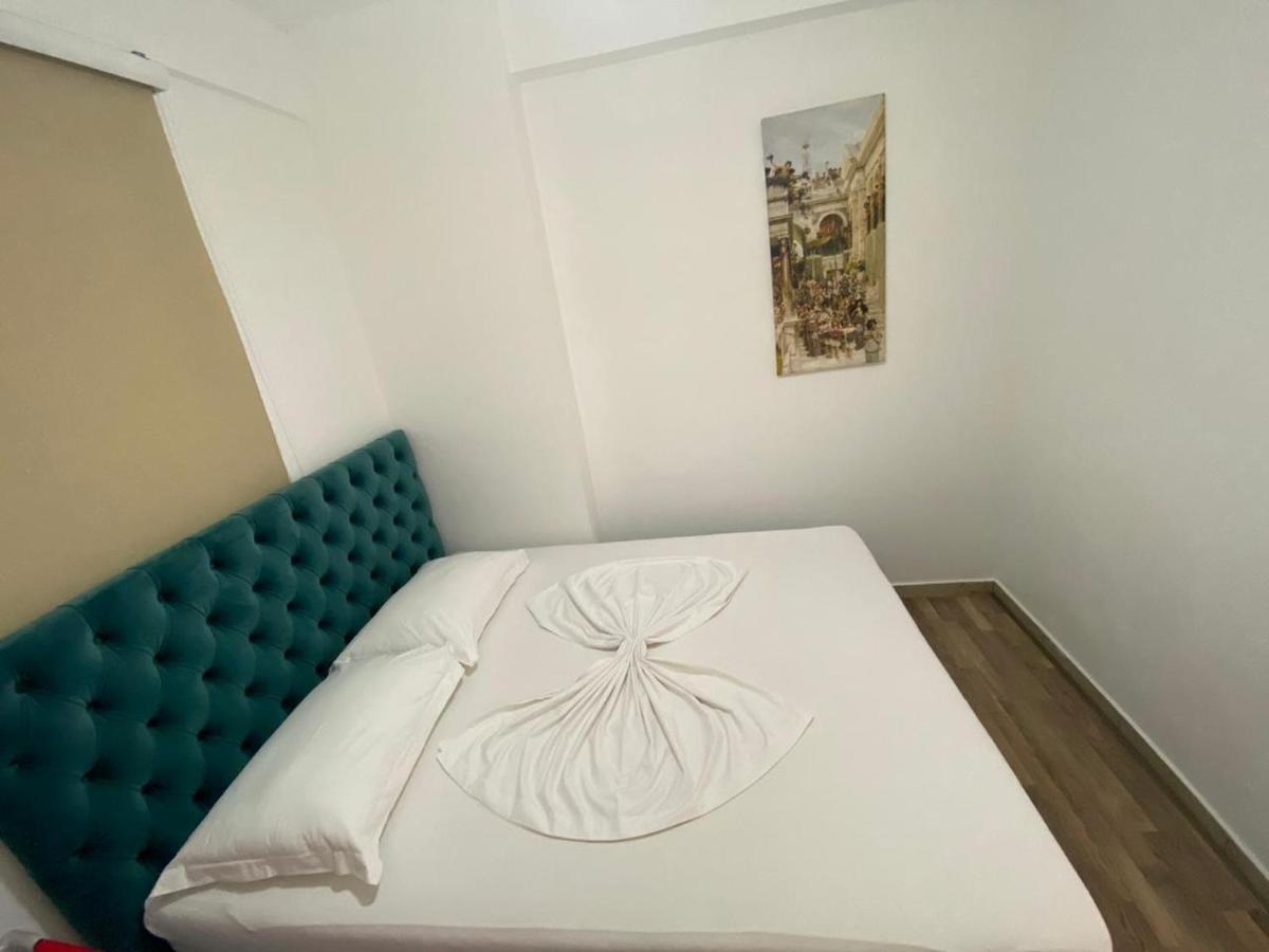 Rock Apartments Sarandë エクステリア 写真