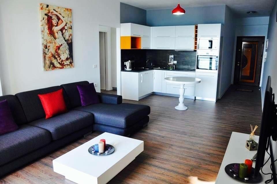 Rock Apartments Sarandë エクステリア 写真