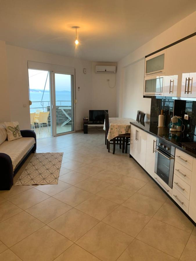 Rock Apartments Sarandë エクステリア 写真